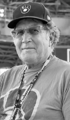 Robert Macaux